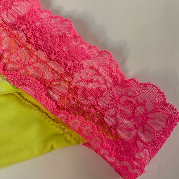 Beach Bunny Bikini‎ Bottom - Picture 4 of 9